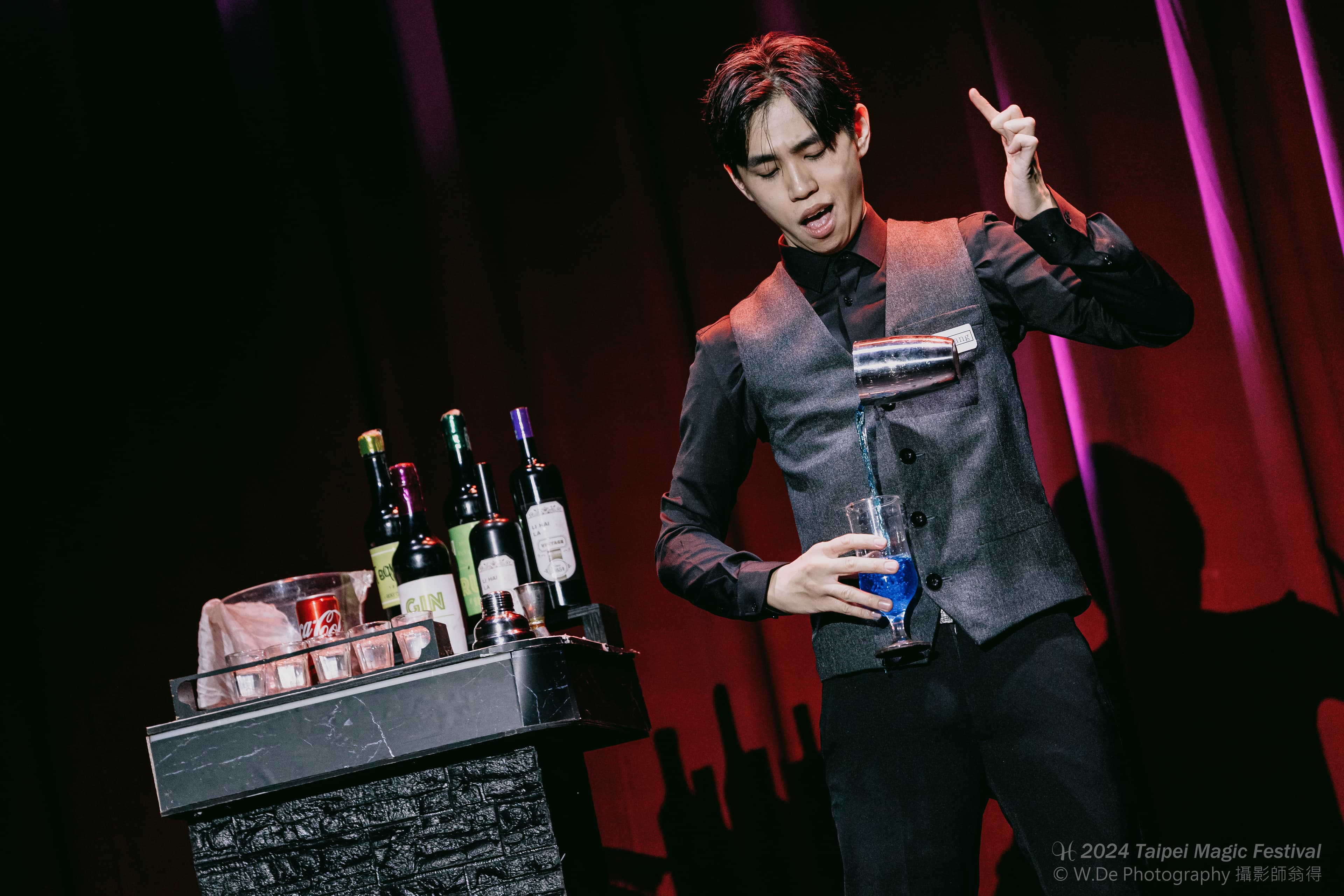 Ricky Chang 視覺魔術倒酒效果